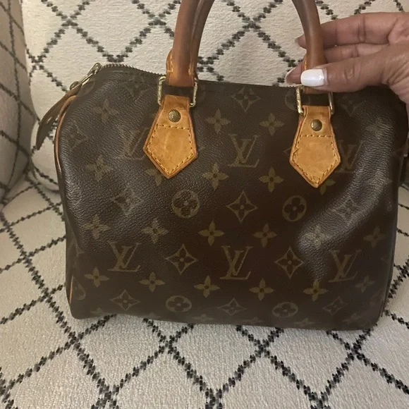 Louis Vuitton Speedy 25 Monogram Leather Satchel (Vintage) - Picture 2 of 9